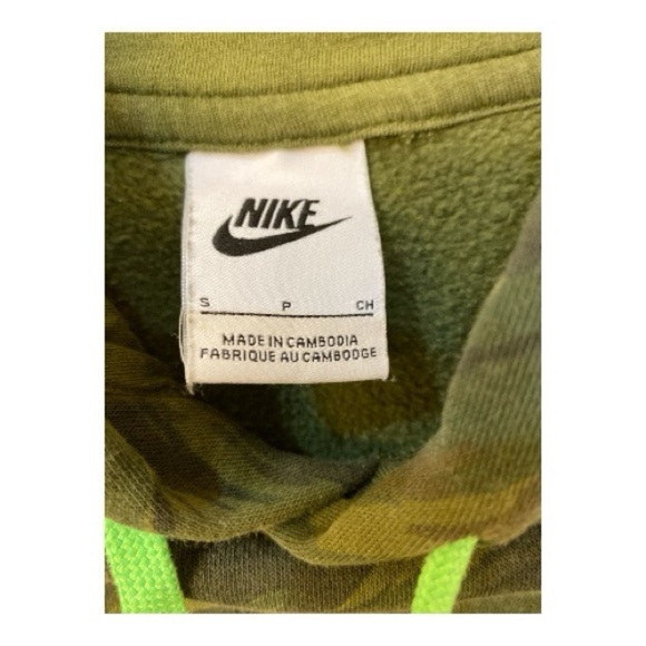 Nike Men's Green Camouflage Hoodie - Picture 3 of 3